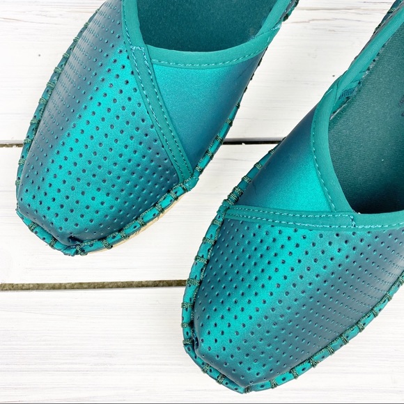 NEW TOMS Classic Slip On Emerald Green Shoes 6.5 - Picture 3 of 6